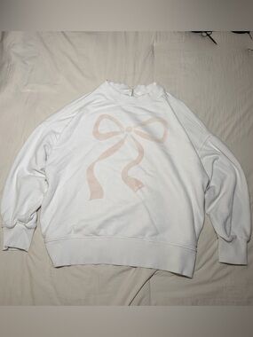 American Eagle Outfitters White Sweatshirt with Pale Pink Bow Graphic